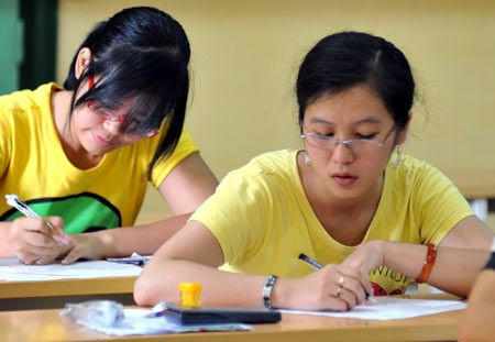 Tuyển sinh ĐH-CĐ 2012: chưa mặn mà với 3 khối toán, lý, anh